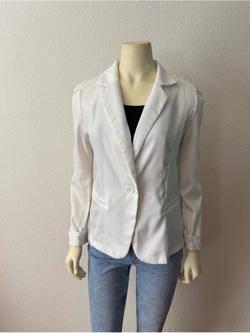 Qing Qing Fashion White Single Button Blazer with Floral Lace Back Detail Size M